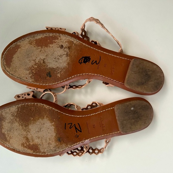 Alaia Size 39 Flats Sandals Leather Laser Cut Nude Beige - Picture 8 of 9